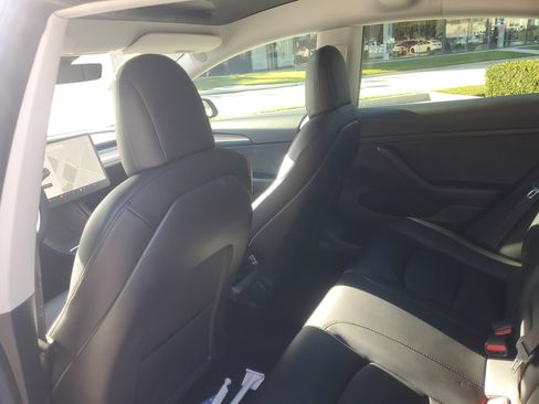 Used 2021 Tesla Model 3 Standard Range Plus image 16