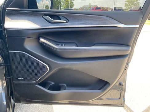 Certified 2022 Jeep Grand Cherokee L Limited AWD/4WD image 33
