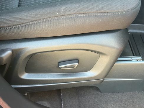 Used 2023 Ford Explorer XLT RWD image 33