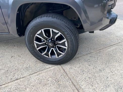 Used 2022 Toyota Tacoma TRD Sport AWD/4WD image 26