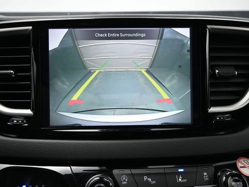Used 2023 Chrysler Pacifica Touring-L FWD image 21