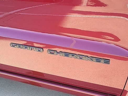 Used 2018 Jeep Grand Cherokee Altitude image 31