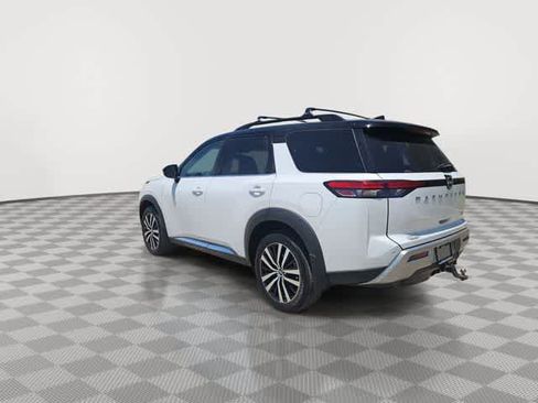 Used 2025 Nissan Pathfinder Platinum AWD/4WD image 12