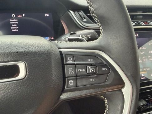 Used 2023 Jeep Grand Cherokee Altitude AWD/4WD image 19