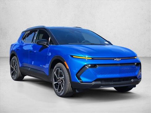 New 2026 Chevrolet Equinox EV LT image 2