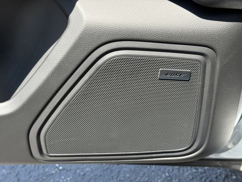 Certified 2025 Porsche Macan AWD/4WD image 23