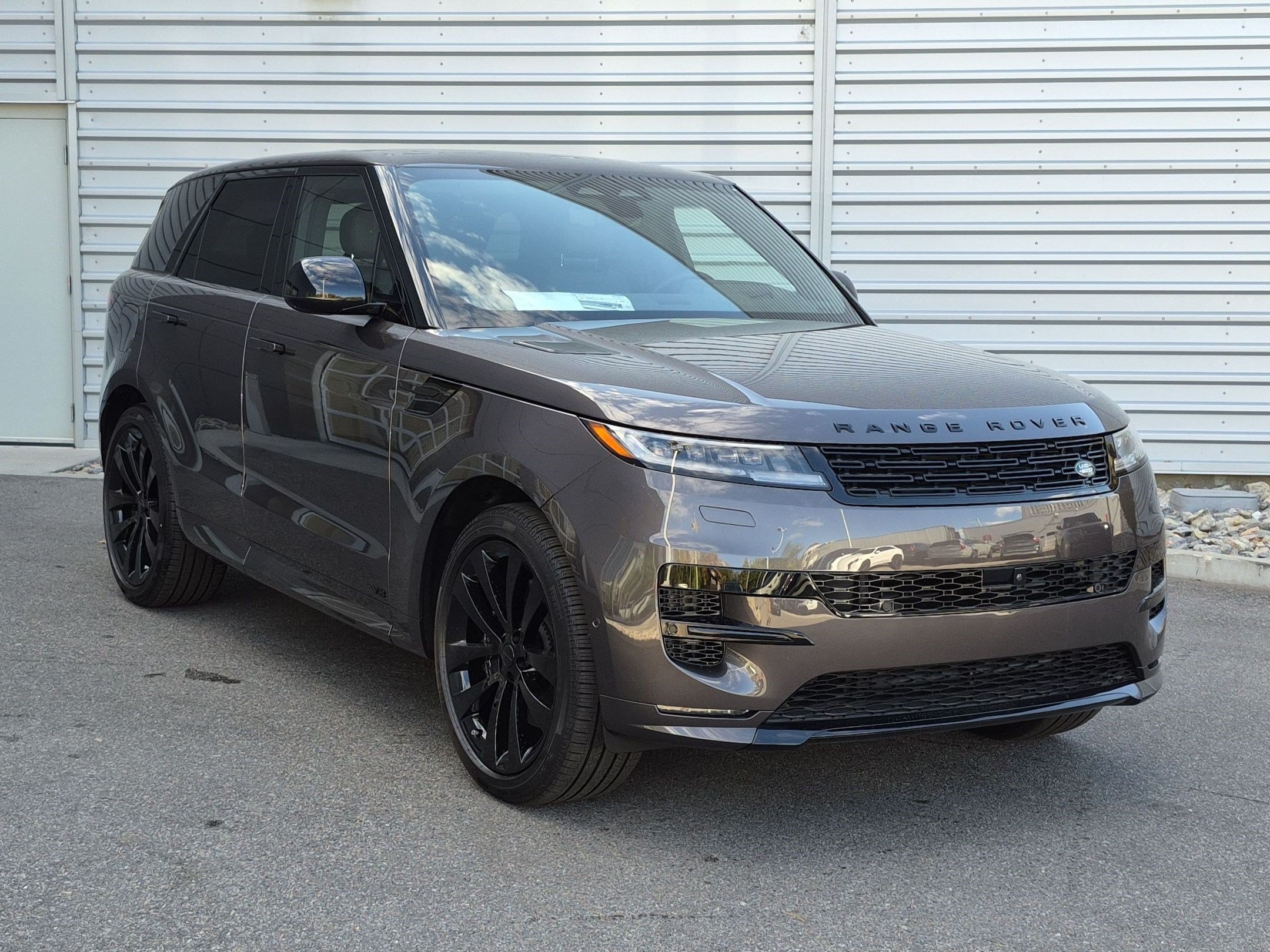 New 2026 Land Rover Range Rover Sport Dynamic SE AWD/4WD image 3
