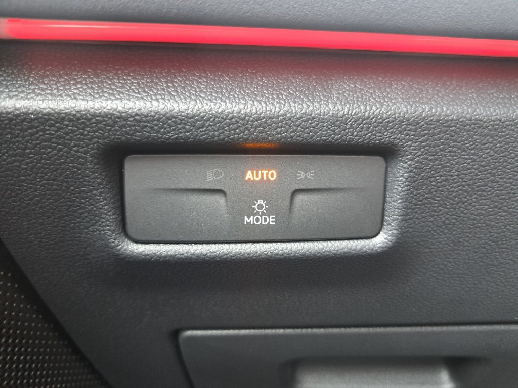 Used 2026 Volkswagen Tiguan SE AWD/4WD image 15