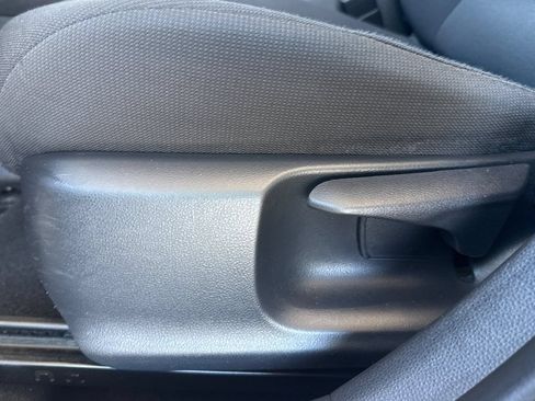 Used 2021 Toyota Corolla LE FWD image 19