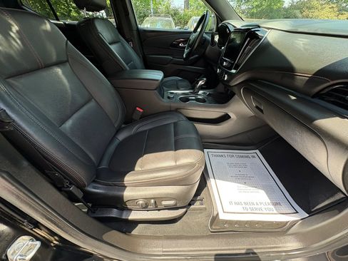 Used 2022 Chevrolet Traverse RS w/ LPO, 'HIT The Road' Package FWD image 8