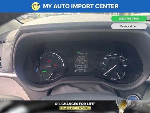 Used 2023 Toyota Sienna XLE FWD image 17