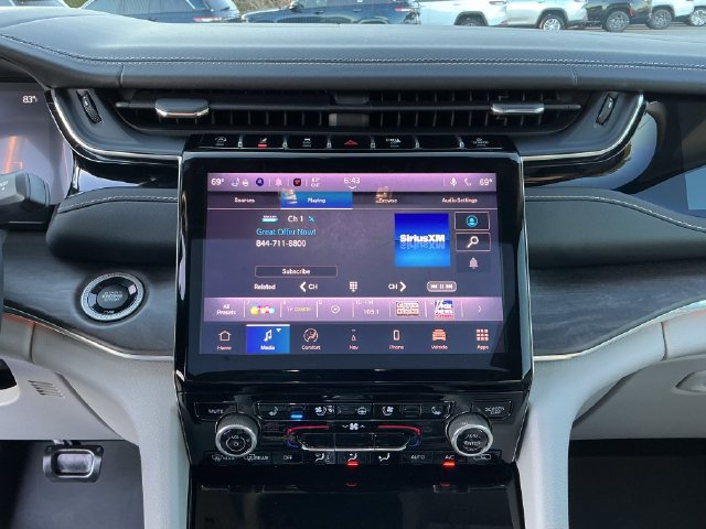Used 2023 Jeep Grand Cherokee Overland w/ Adv Protech Group III AWD/4WD image 18