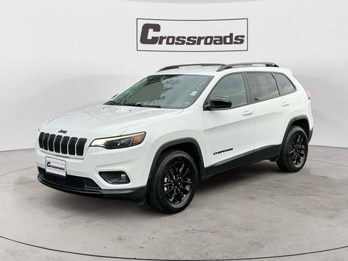 Used 2023 Jeep Cherokee Altitude Lux image 1