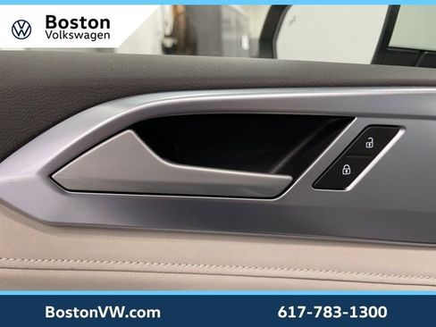 Certified 2025 Volkswagen Taos SE w/ Panoramic Sunroof Package image 26