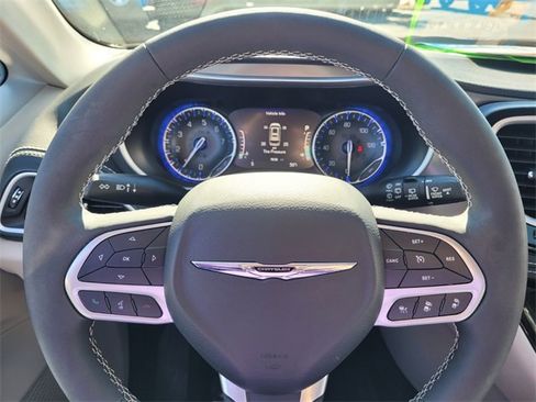 Certified 2024 Chrysler Pacifica Touring-L image 27