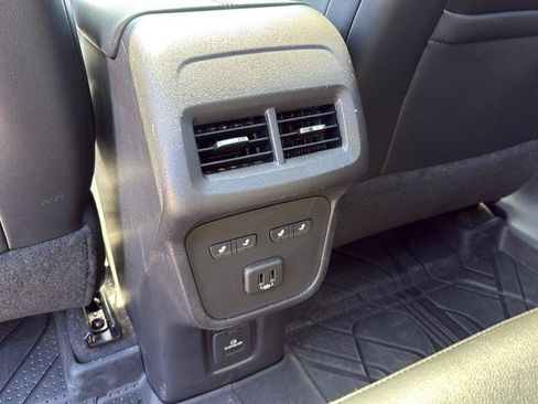 Used 2020 Chevrolet Equinox Premier AWD/4WD image 17
