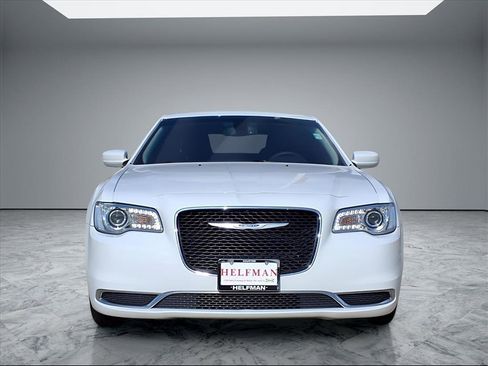 Used 2022 Chrysler 300 Touring image 22