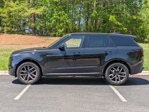Used 2024 Land Rover Range Rover Sport SE AWD/4WD image 2