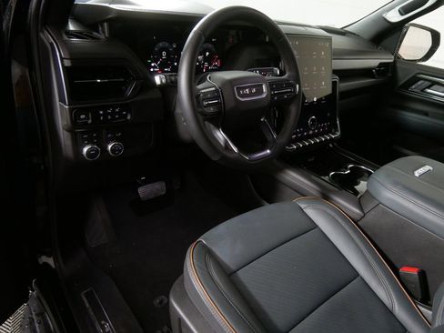 Used 2025 GMC Yukon AT4 AWD/4WD image 15
