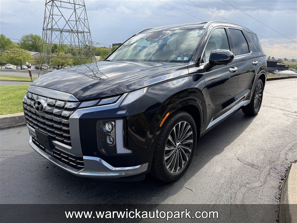 Used 2023 Hyundai Palisade Calligraphy w/ Winter Package FWD image 3