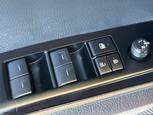 Used 2025 Toyota Camry SE FWD image 13