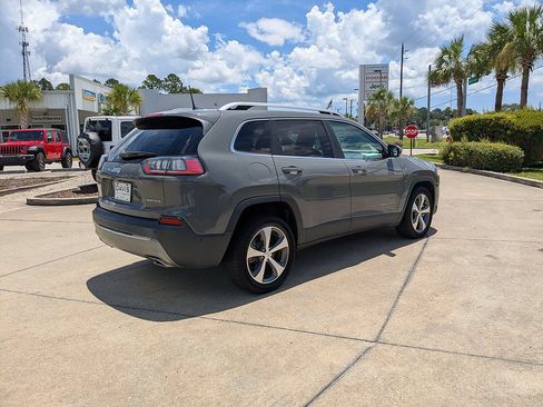 Used 2021 Jeep Cherokee Limited w/ Elite Package FWD image 3