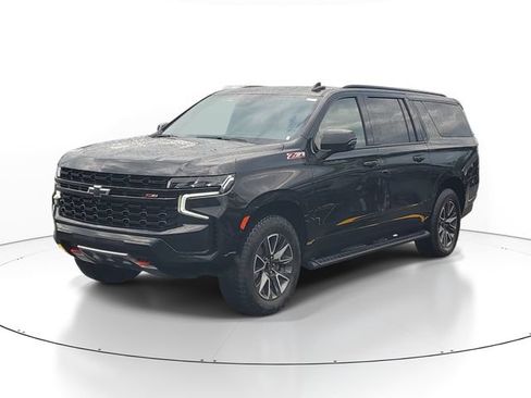 Certified 2023 Chevrolet Suburban Z71 w/ Luxury Package AWD/4WD image 2