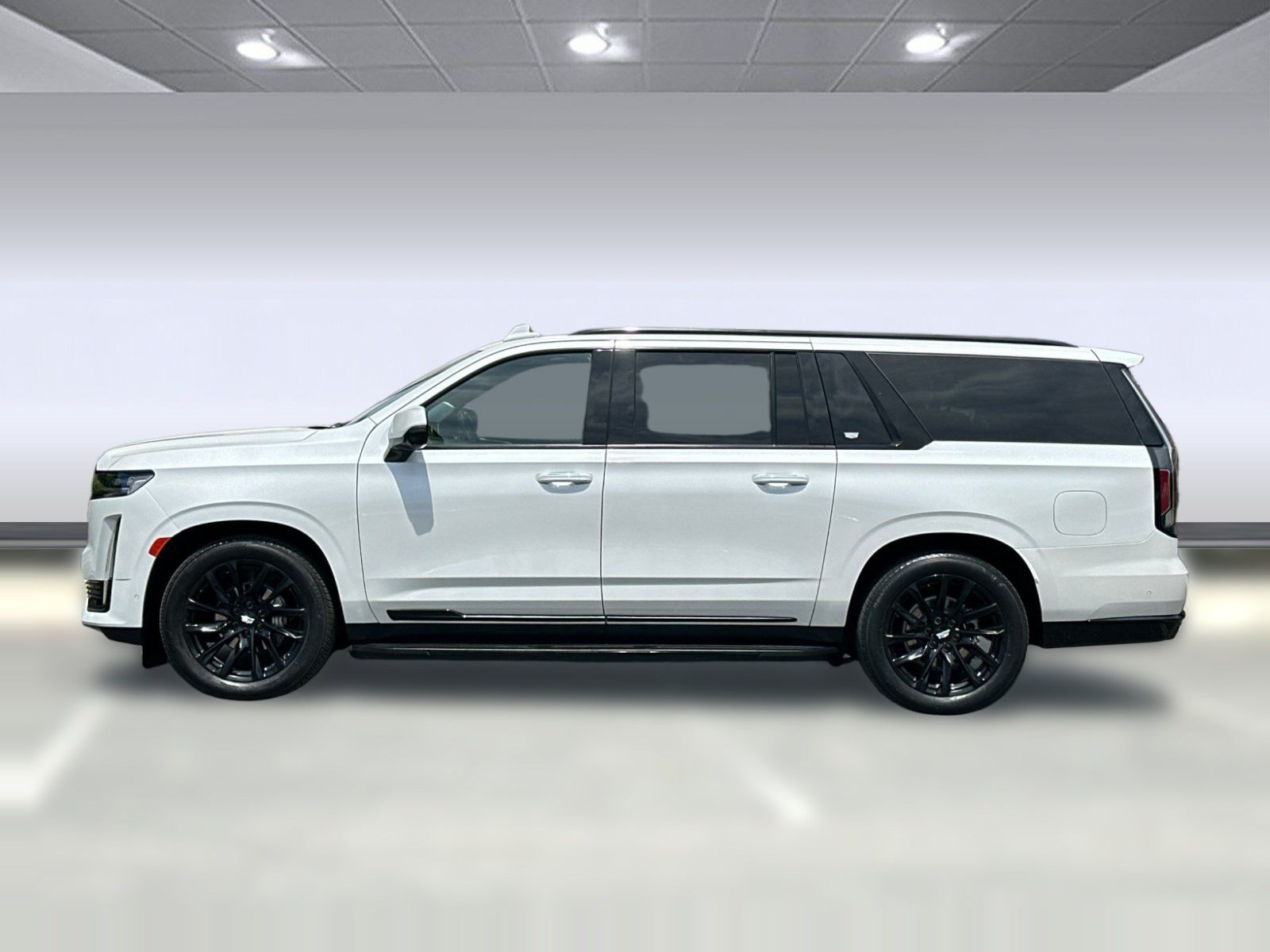 Used 2024 Cadillac Escalade ESV Sport Platinum w/ LPO, ONYX Package AWD/4WD image 2