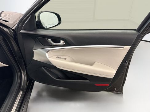 Used 2025 Genesis G70 2.5T AWD/4WD image 33