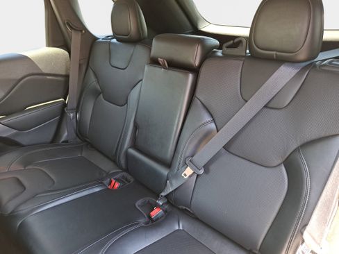 Used 2022 Jeep Cherokee Latitude Lux w/ Sun & Sound Group FWD image 14