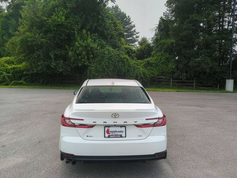 Used 2025 Toyota Camry SE FWD image 6