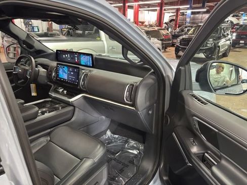 New 2027 Ford Expedition Platinum w/ Stealth Appearance Package AWD/4WD image 15