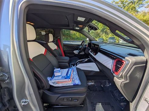 Used 2023 GMC Canyon AT4X image 34