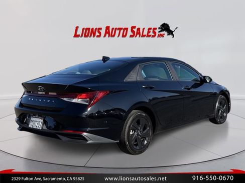 Used 2023 Hyundai Elantra SEL FWD image 5