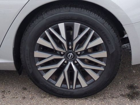 Used 2024 Nissan Altima 2.5 SV image 12