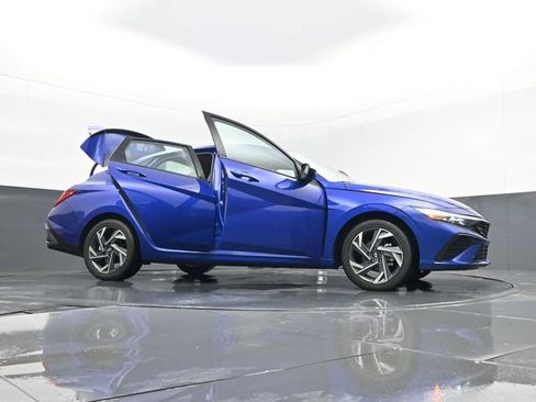 Used 2025 Hyundai Elantra SEL image 31