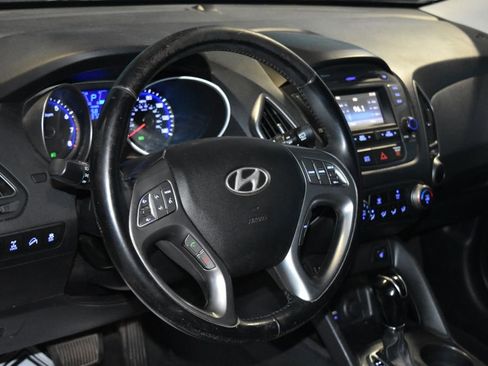Used 2015 Hyundai Tucson SE image 2