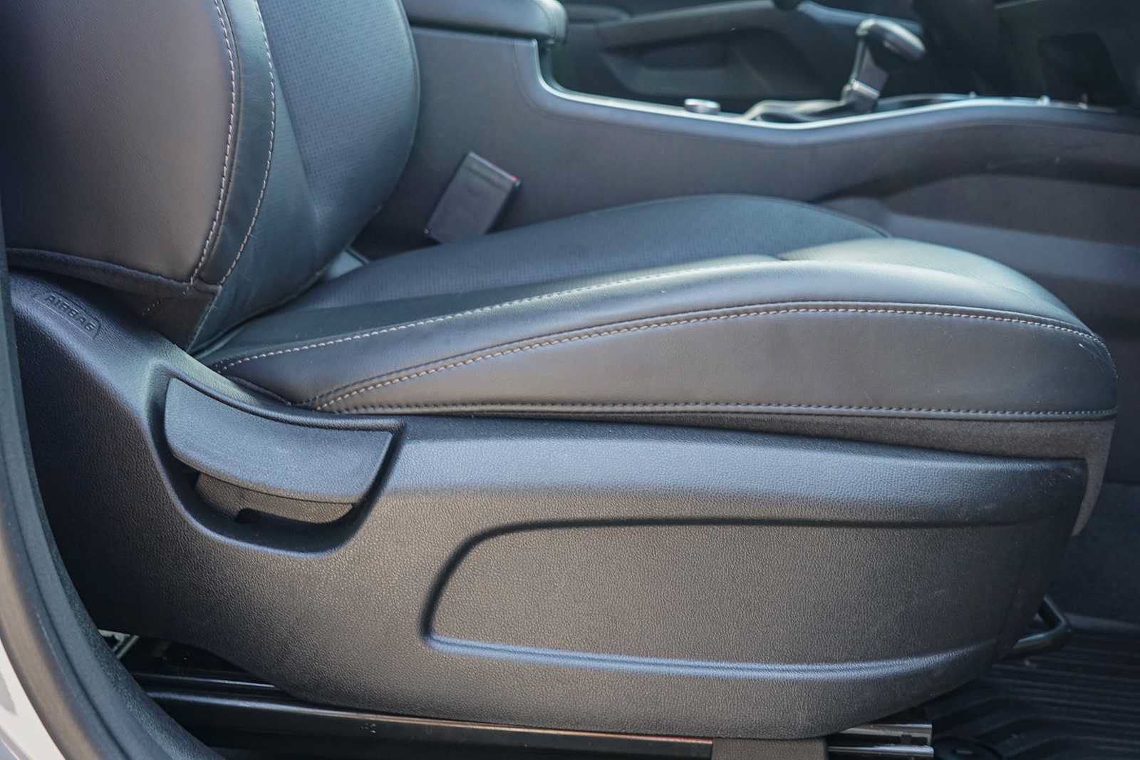 Certified 2025 Kia Sorento S FWD image 27