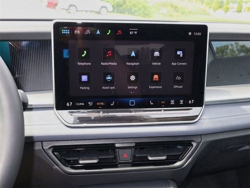 New 2025 Volkswagen Tiguan SE AWD/4WD image 19