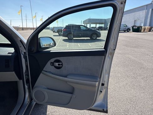 Used 2006 Chevrolet Equinox LS image 13