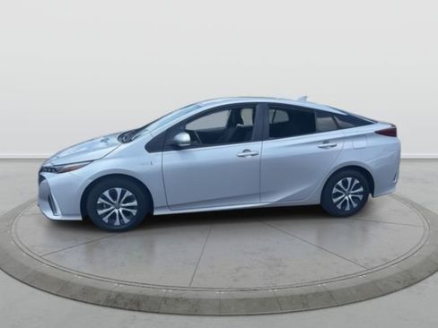 Used 2022 Toyota Prius Prime LE FWD image 3