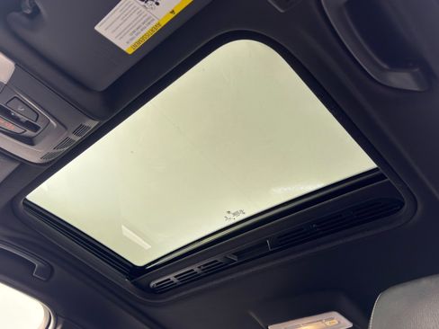 Used 2017 BMW 330e image 11