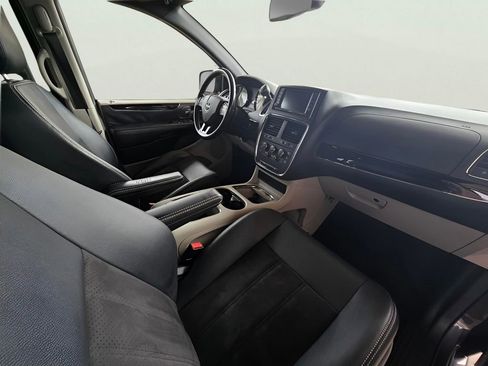 Used 2020 Dodge Grand Caravan SXT image 56