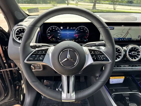 New 2025 Mercedes-Benz GLB 250 4MATIC image 19