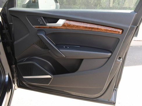 Used 2018 Audi Q5 2.0T Premium Plus w/ Premium Plus Package image 24