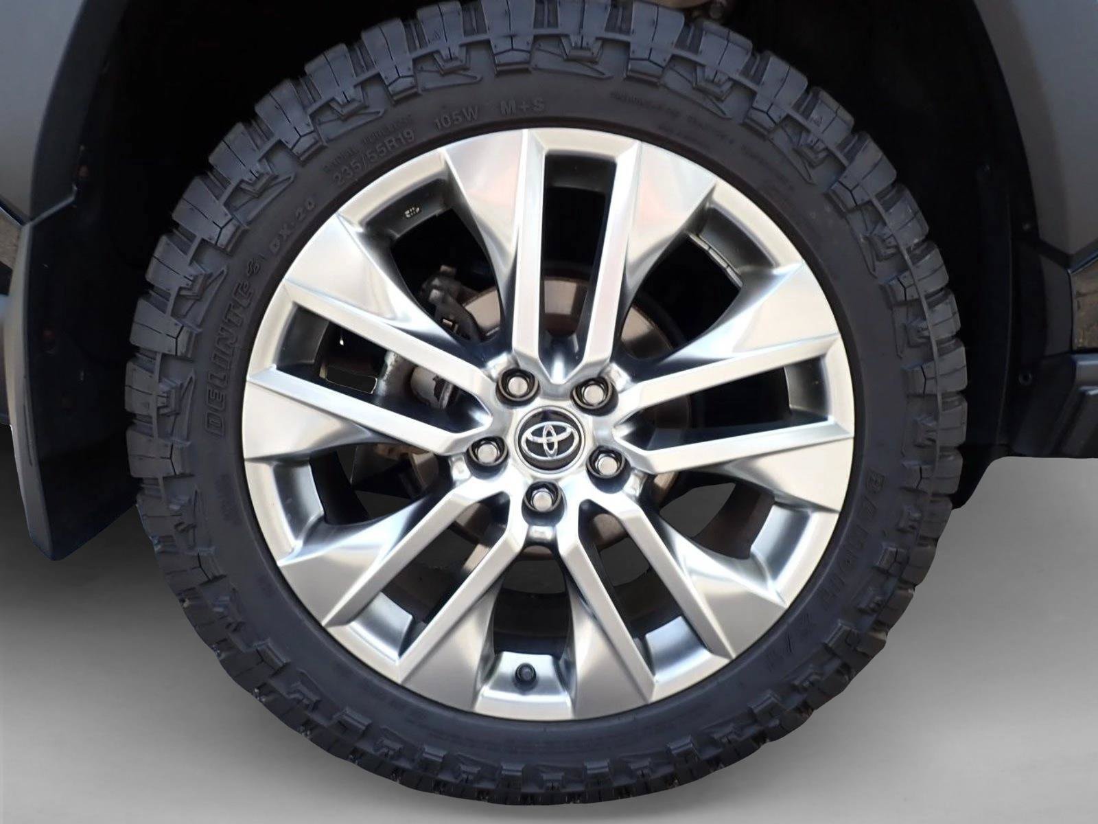 Certified 2021 Toyota RAV4 XLE Premium AWD/4WD image 7