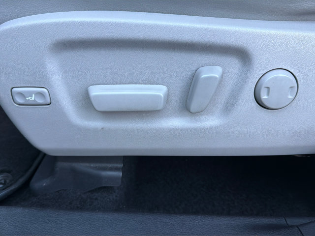 Used 2016 Toyota Highlander XLE FWD image 11