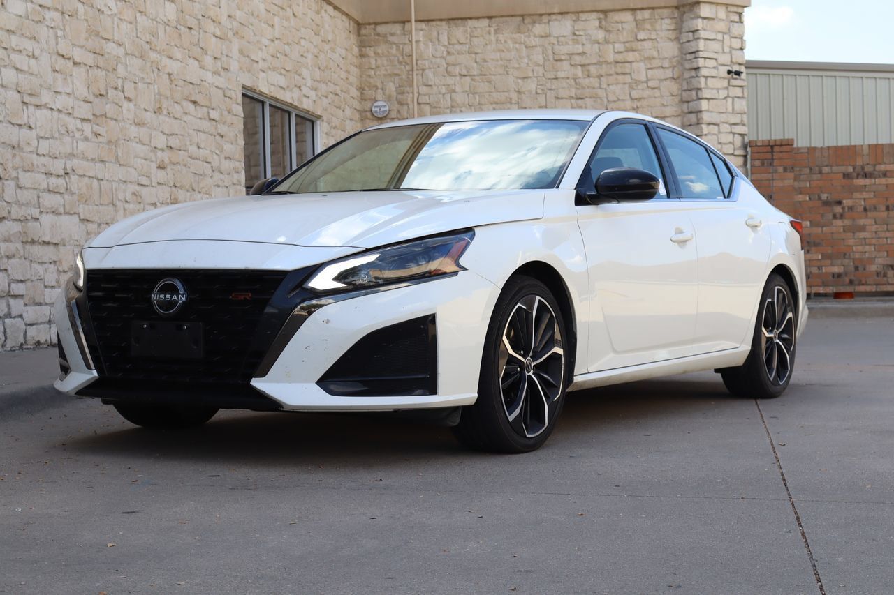 Used 2024 Nissan Altima 2.5 SR FWD image 2