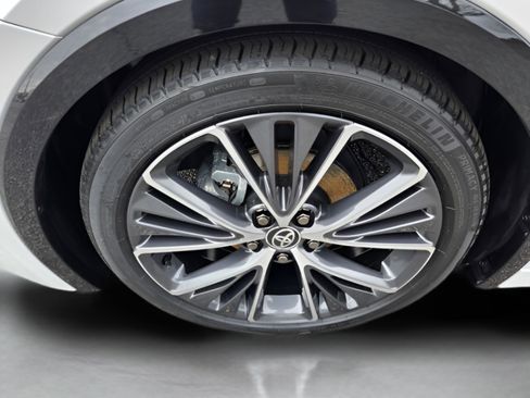 Used 2025 Toyota Prius XLE image 10