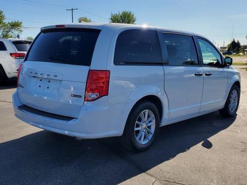 Used 2019 Dodge Grand Caravan SE w/ UConnect Hands-Free Group FWD image 3